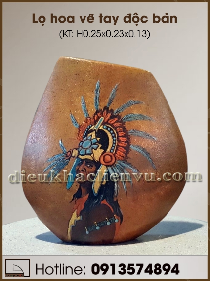 Lọ hoa vẽ tay độc bản